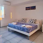 La Perla Blu - De Vivo Realty