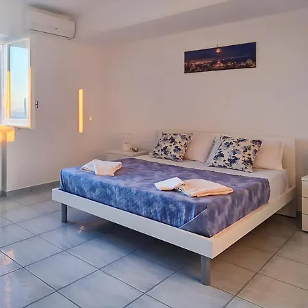 De Vivo Realty - La Perla Blu