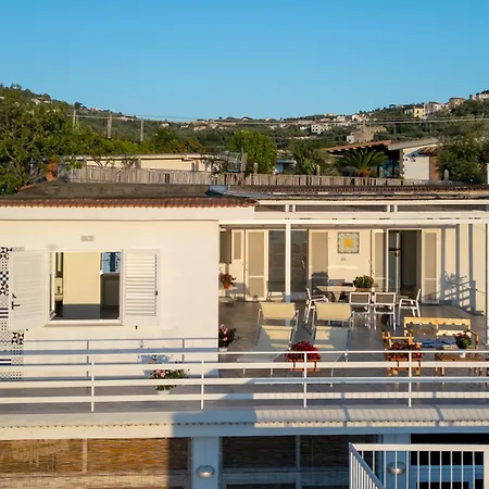 De Vivo Realty - La Perla Blu Holiday home *