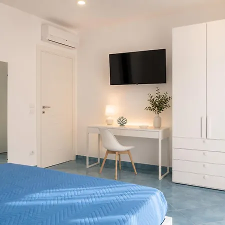 De Vivo Realty - La Perla Blu *